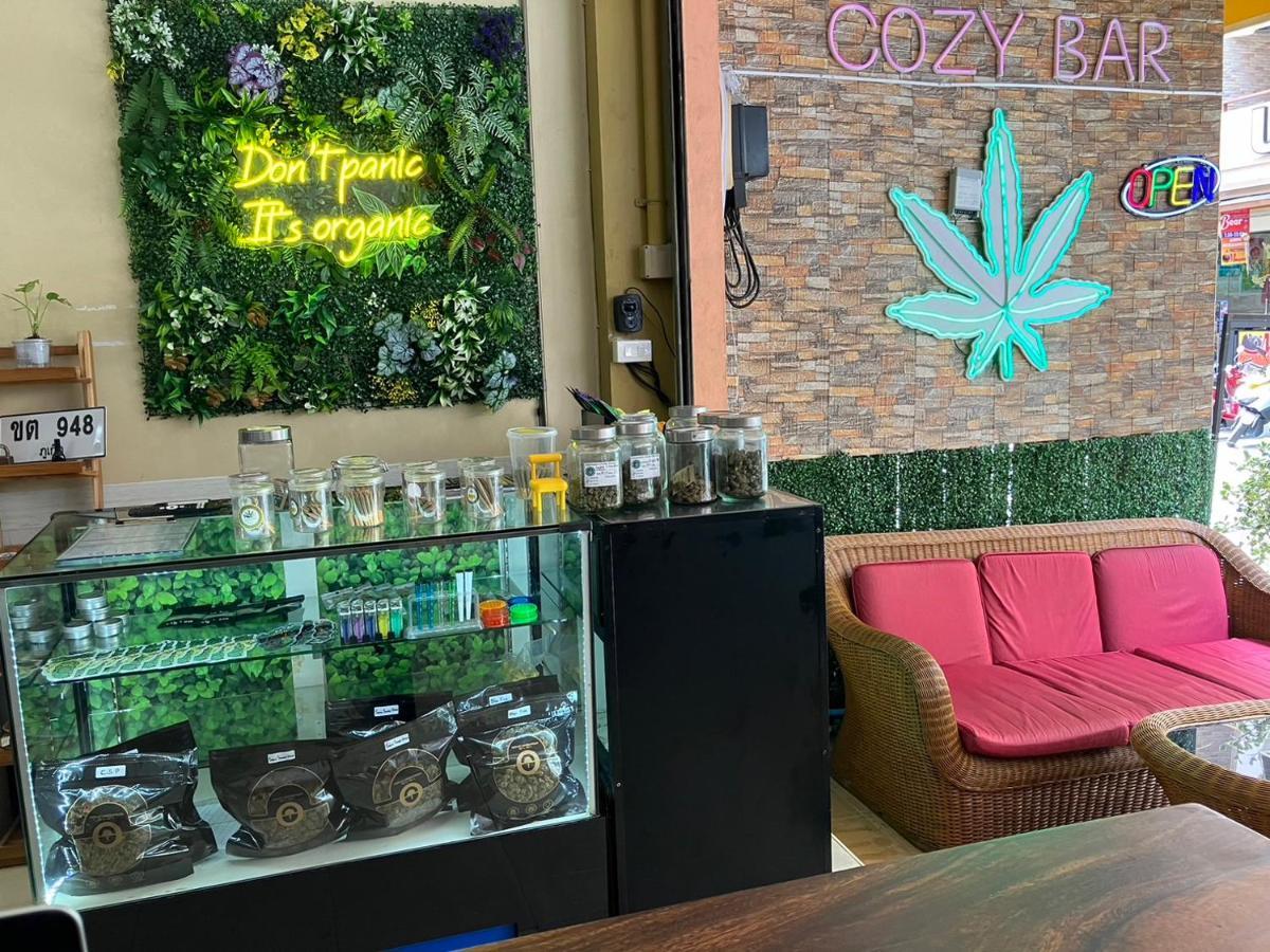 Cozy Place Patong Exterior photo